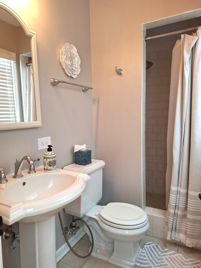 227 Juneway Terrace, Lake Bluff, IL 60044