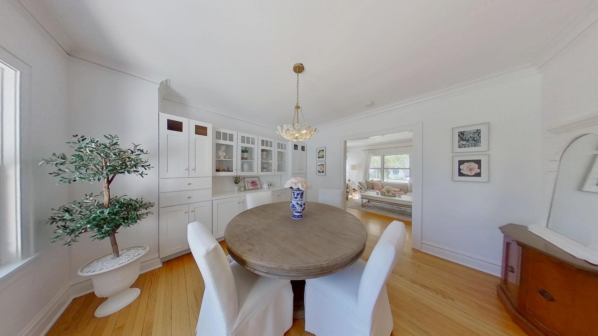 629 Newton Avenue, Glen Ellyn, IL 60137