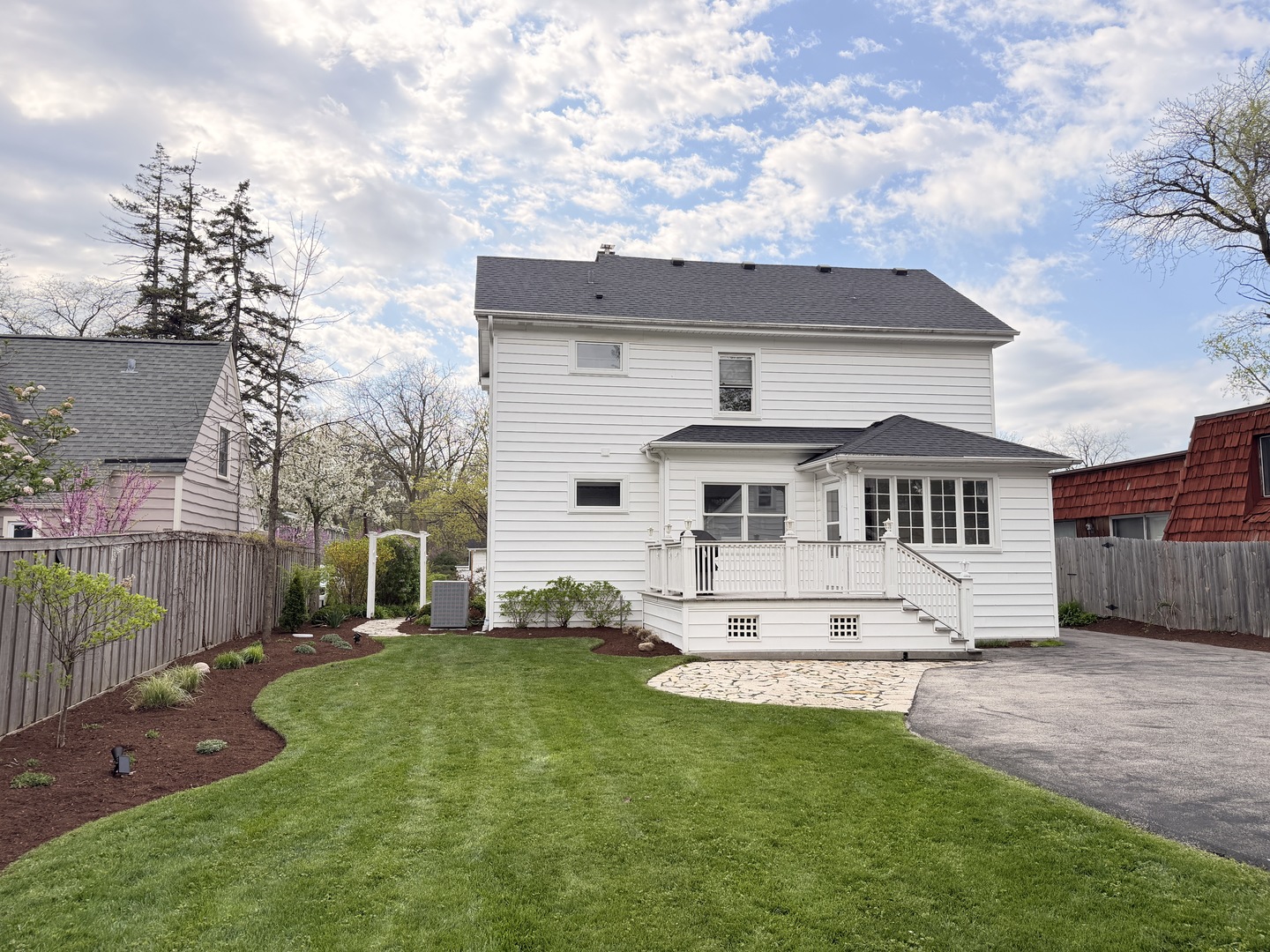 629 Newton Avenue, Glen Ellyn, IL 60137