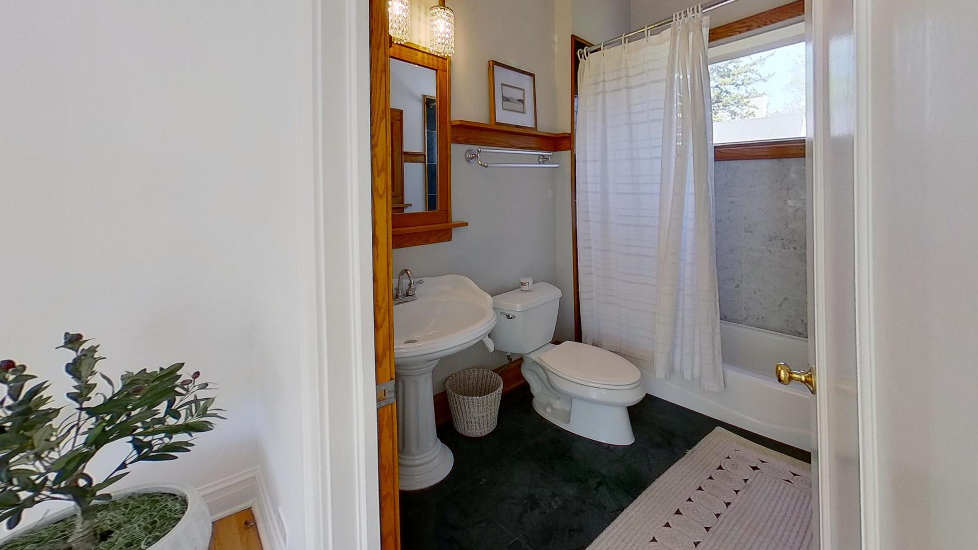 629 Newton Avenue, Glen Ellyn, IL 60137