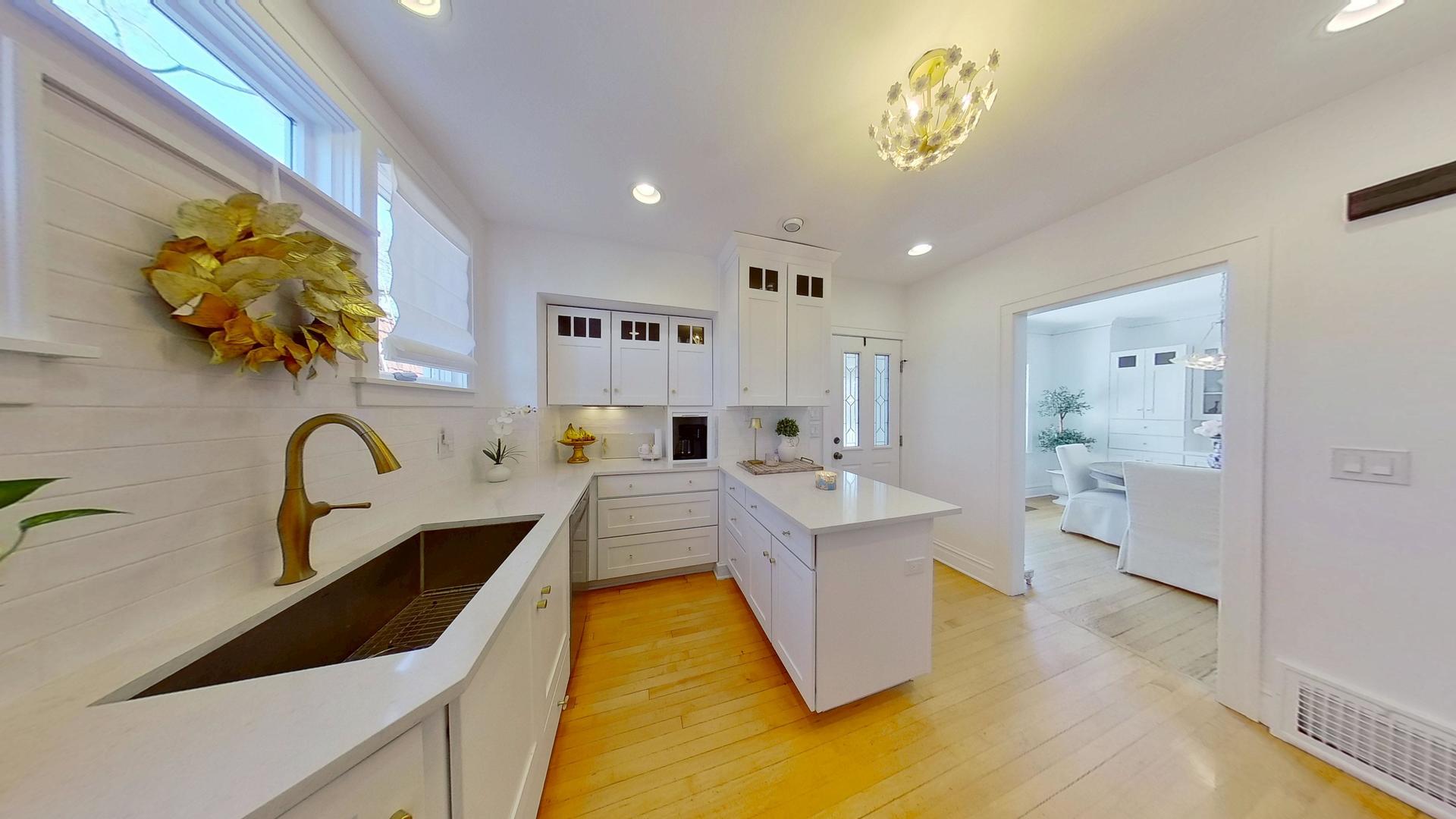 629 Newton Avenue, Glen Ellyn, IL 60137