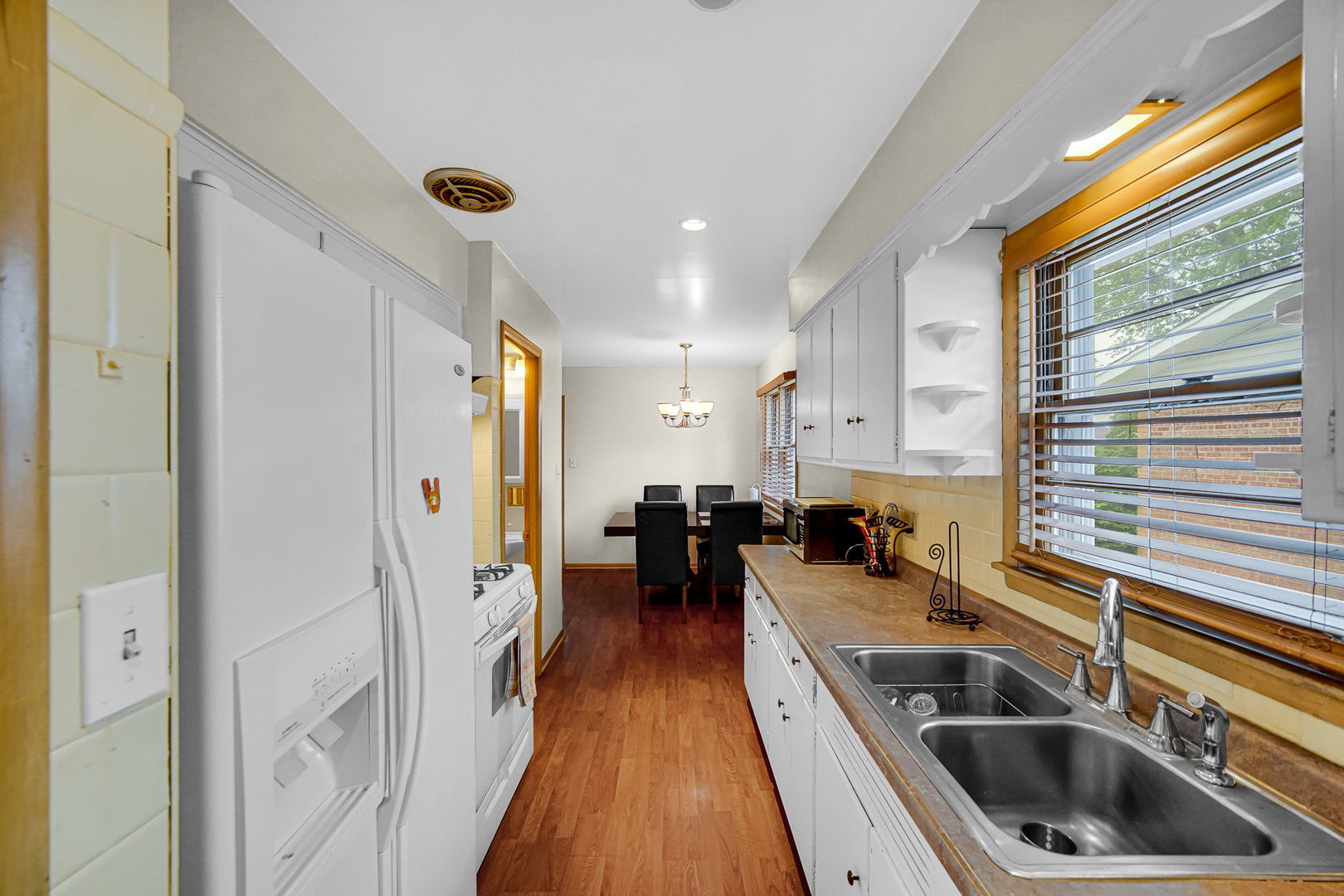 16404 Betty Lane, South Holland, IL 60473