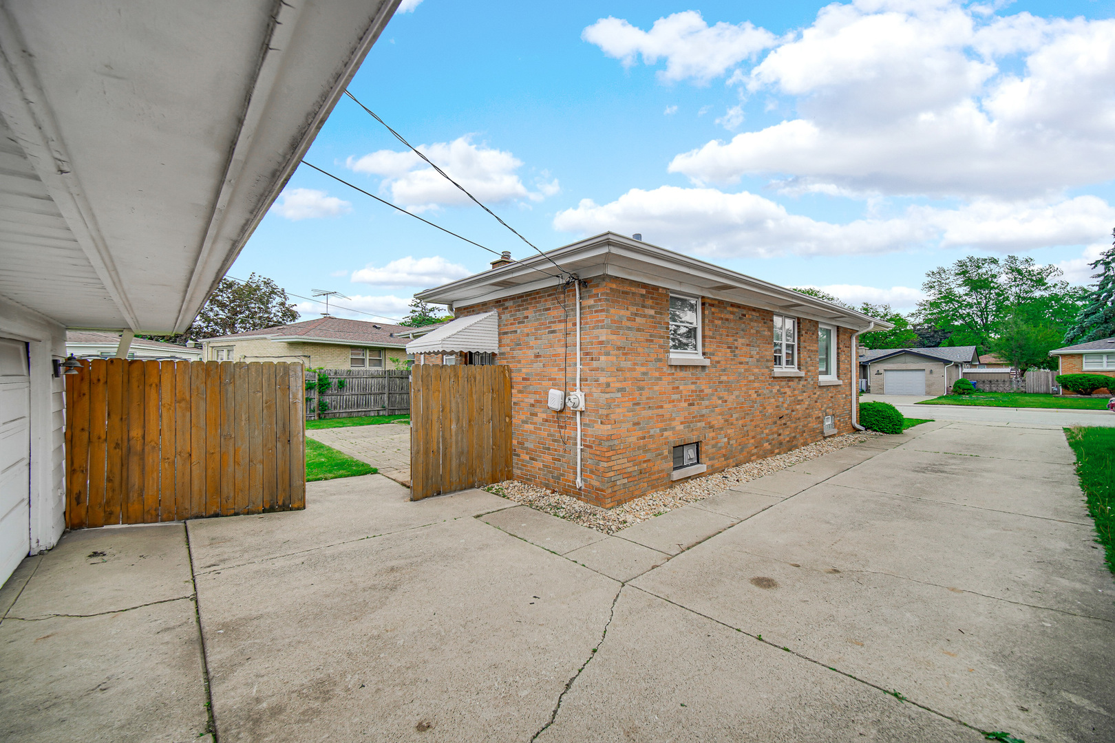 16404 Betty Lane, South Holland, IL 60473