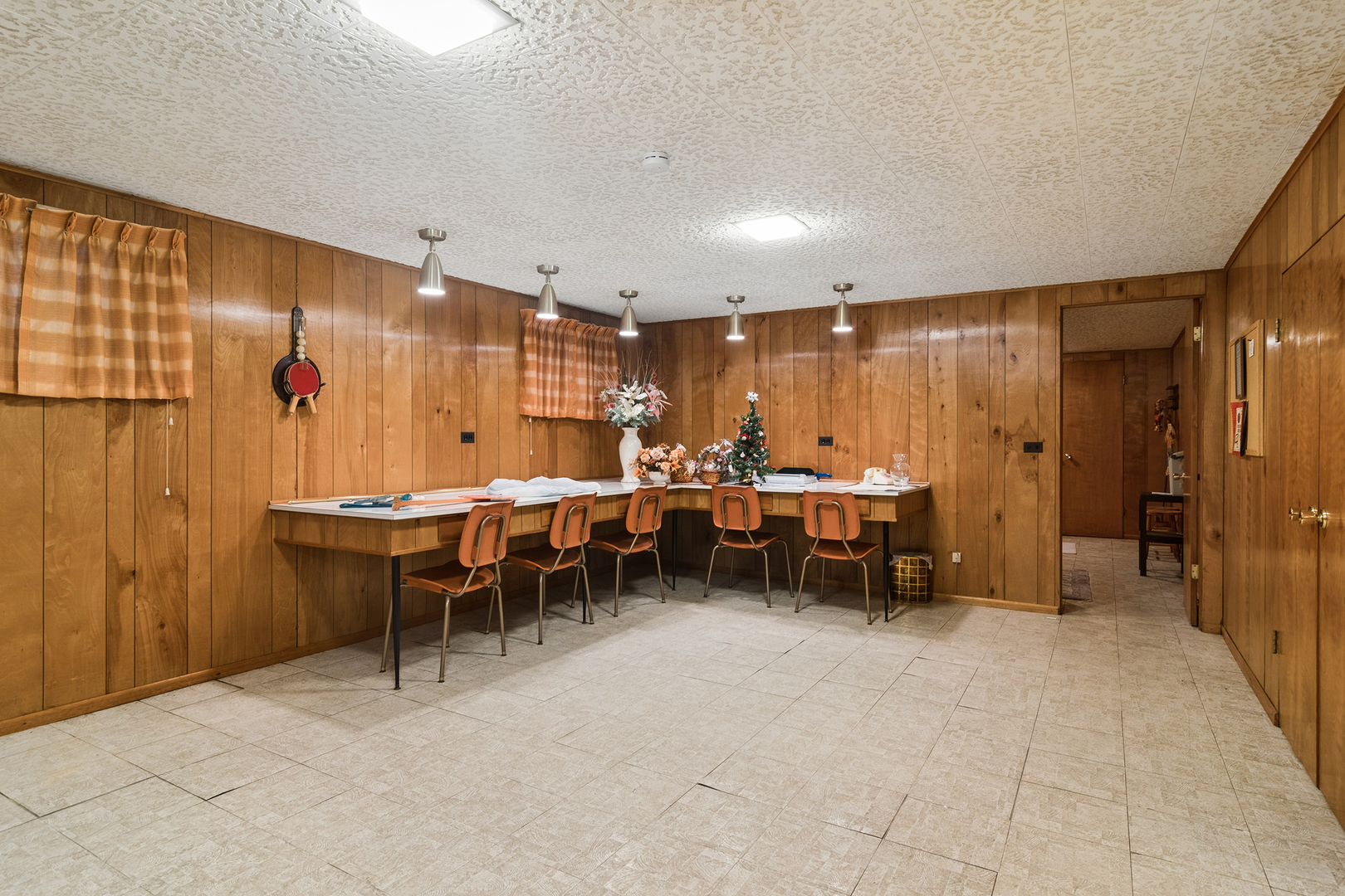 902 S See Gwun Avenue, Mount Prospect, IL 60056