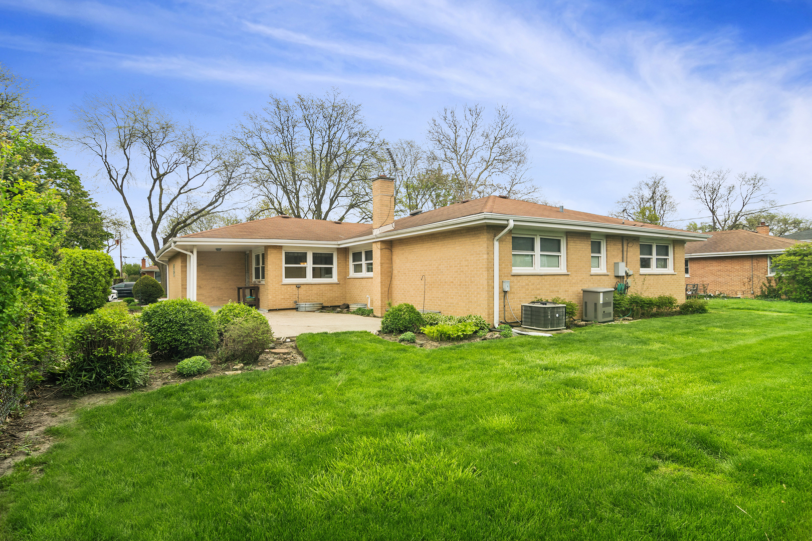 902 S See Gwun Avenue, Mount Prospect, IL 60056