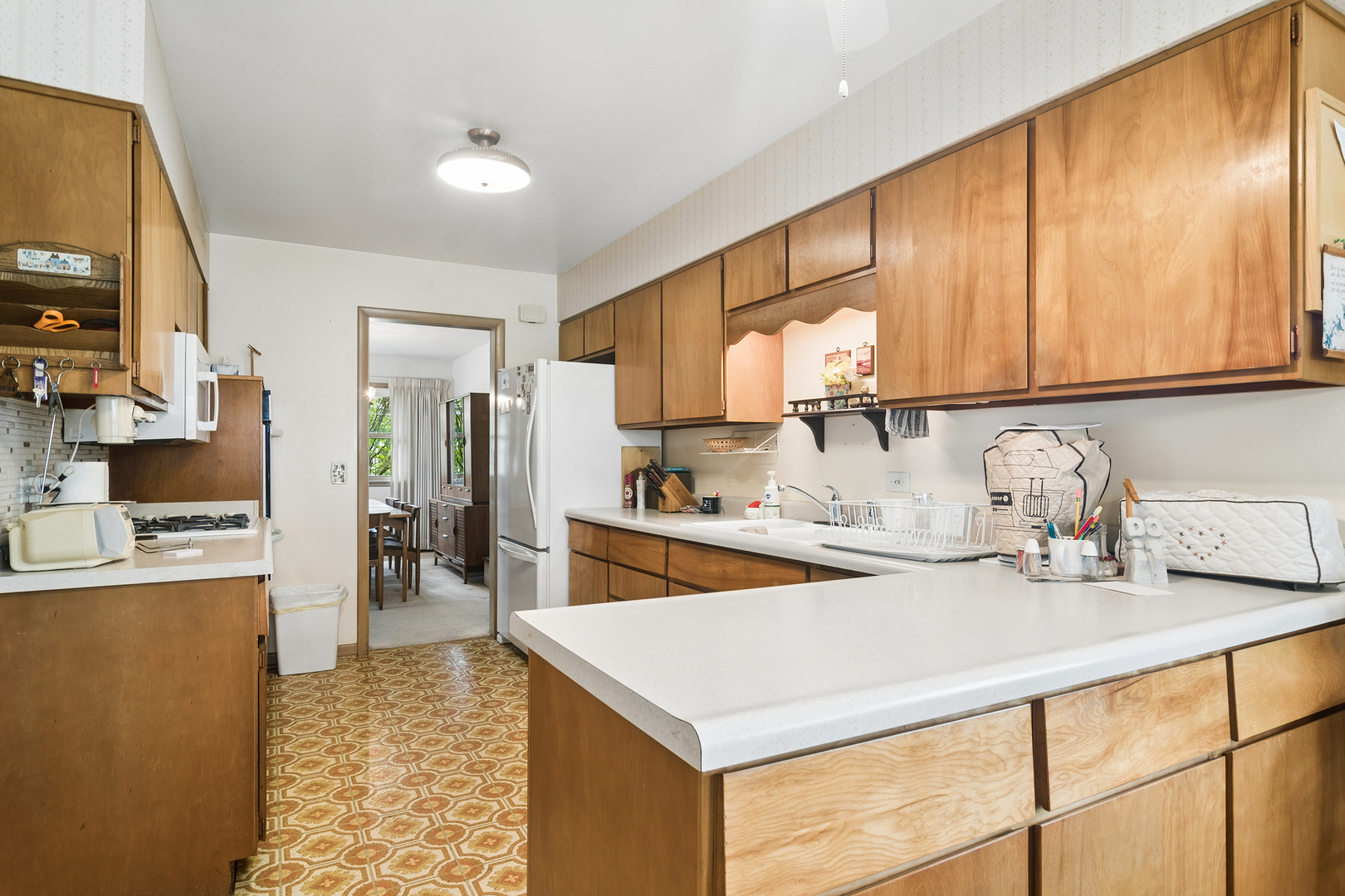 902 S See Gwun Avenue, Mount Prospect, IL 60056