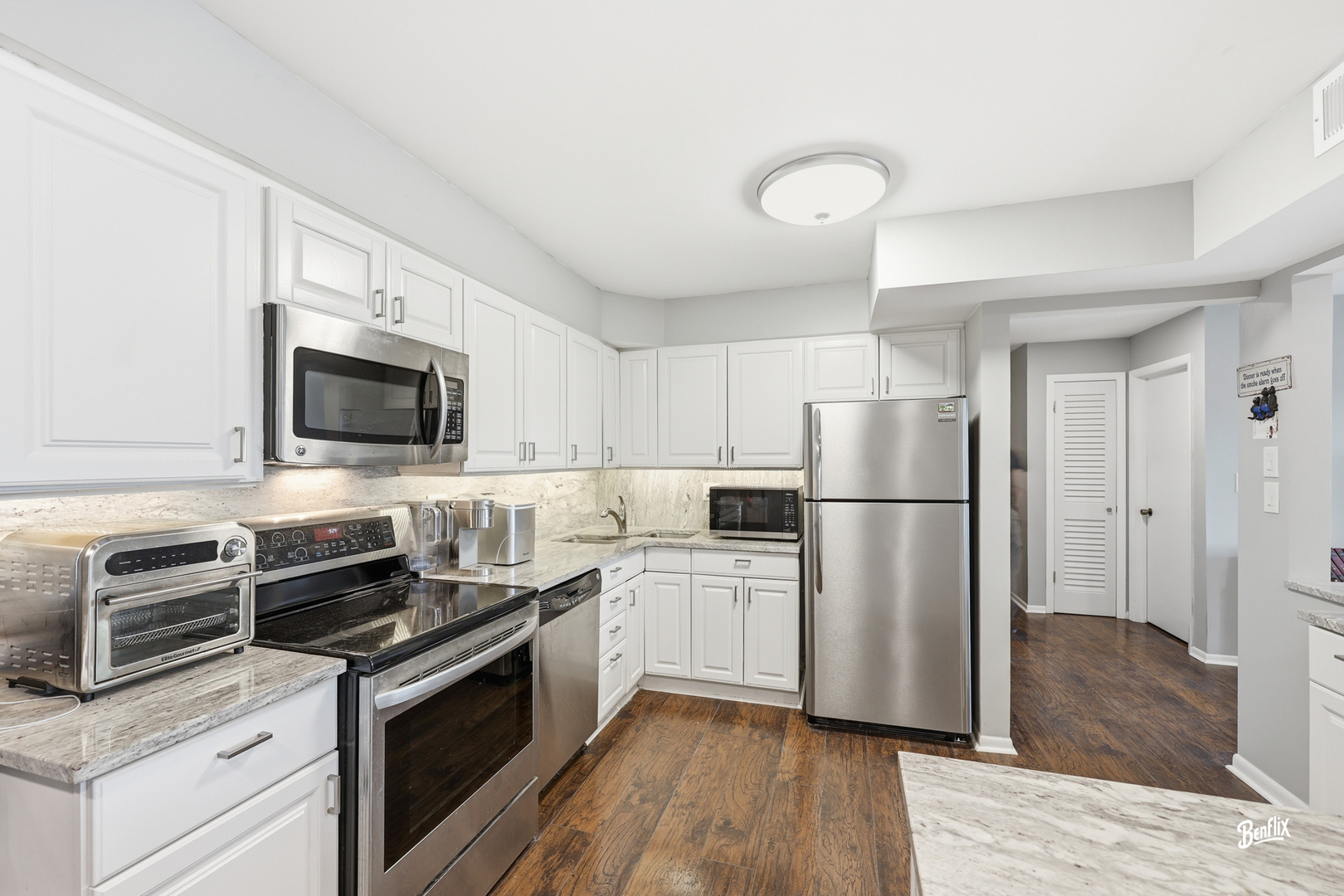 925 Spring Hill Drive #212, Northbrook, IL 60062