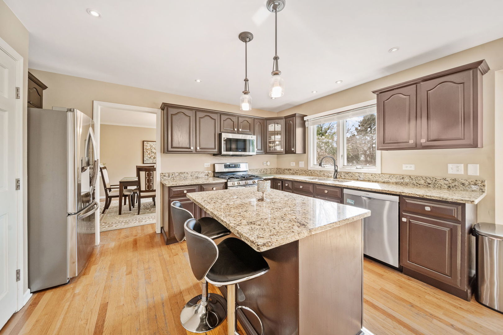 892 Somerset Drive, Carol Stream, IL 60188