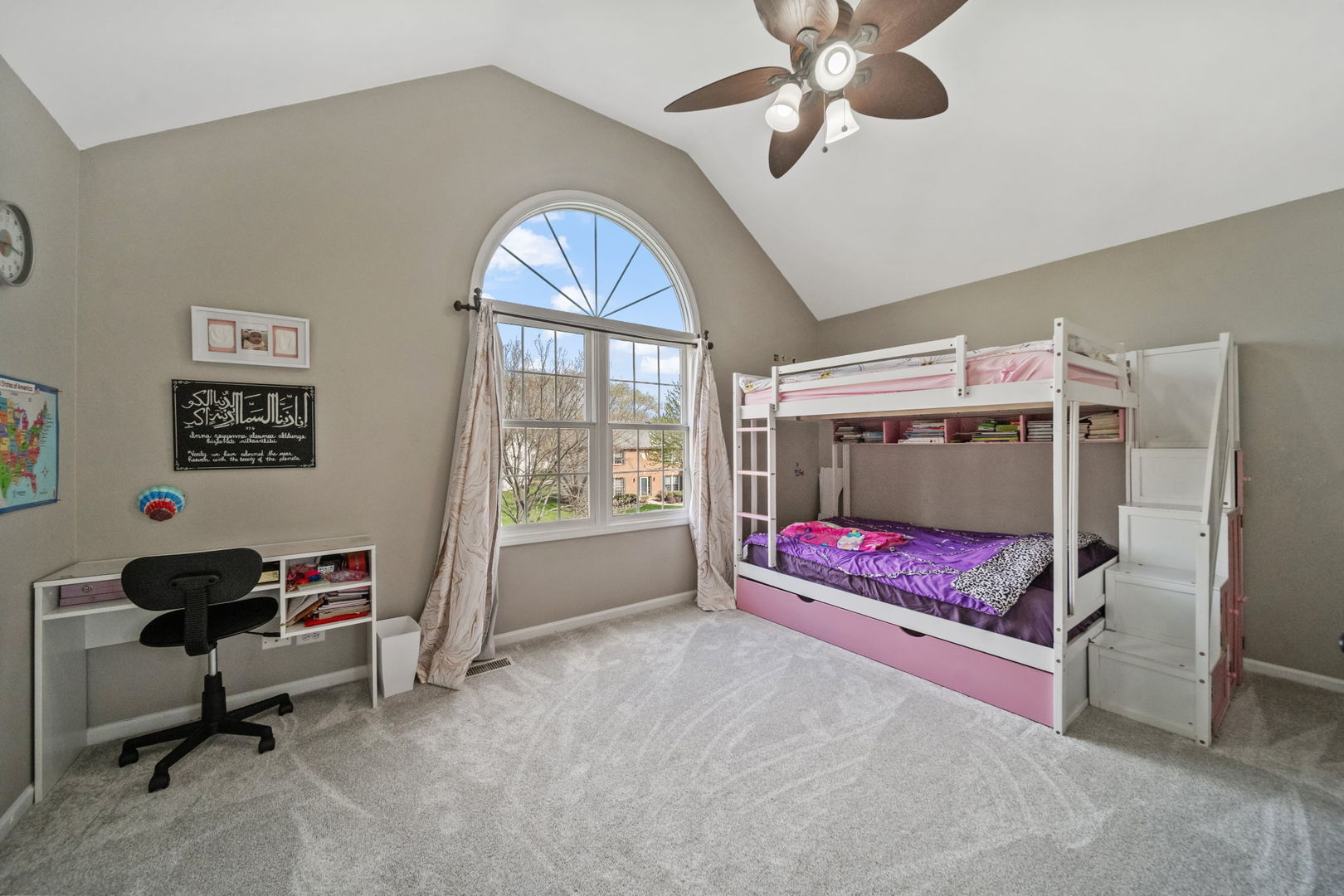 892 Somerset Drive, Carol Stream, IL 60188