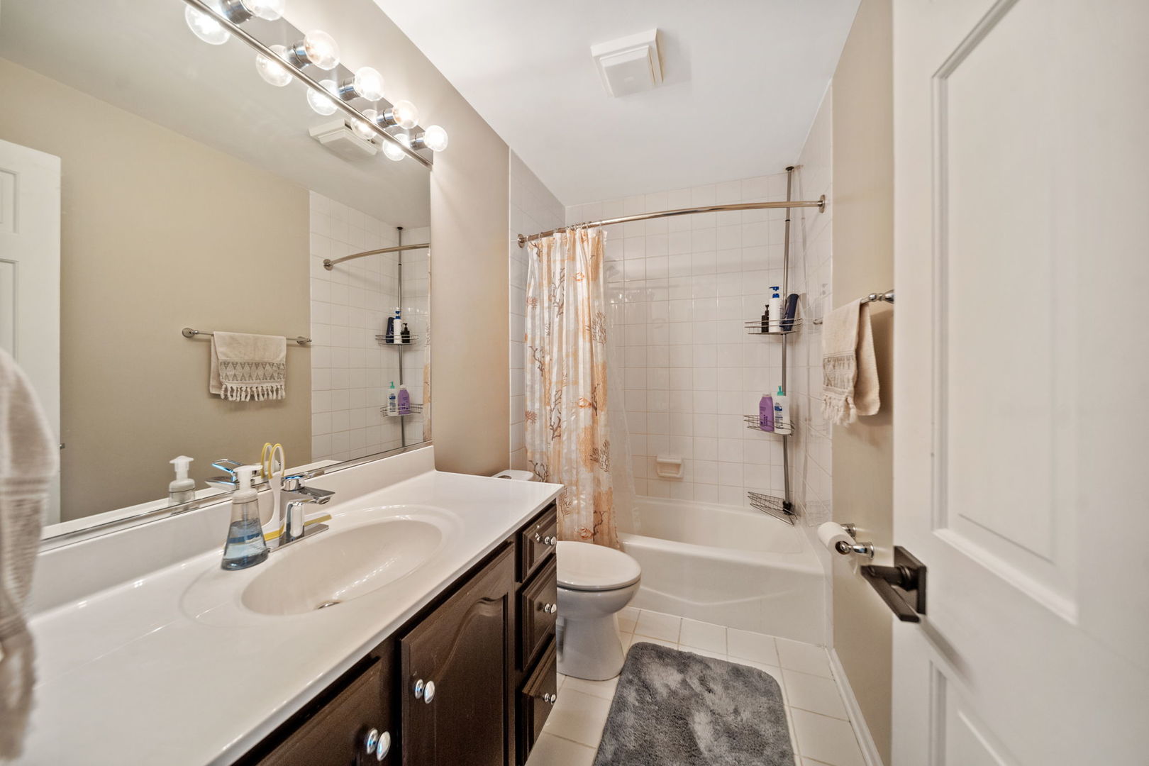 892 Somerset Drive, Carol Stream, IL 60188