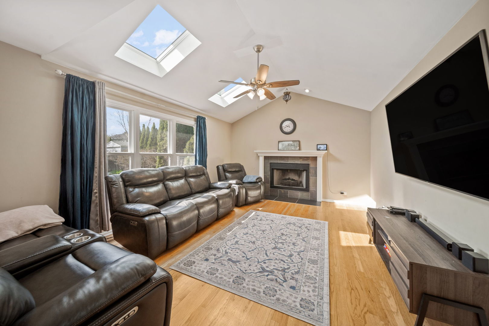 892 Somerset Drive, Carol Stream, IL 60188