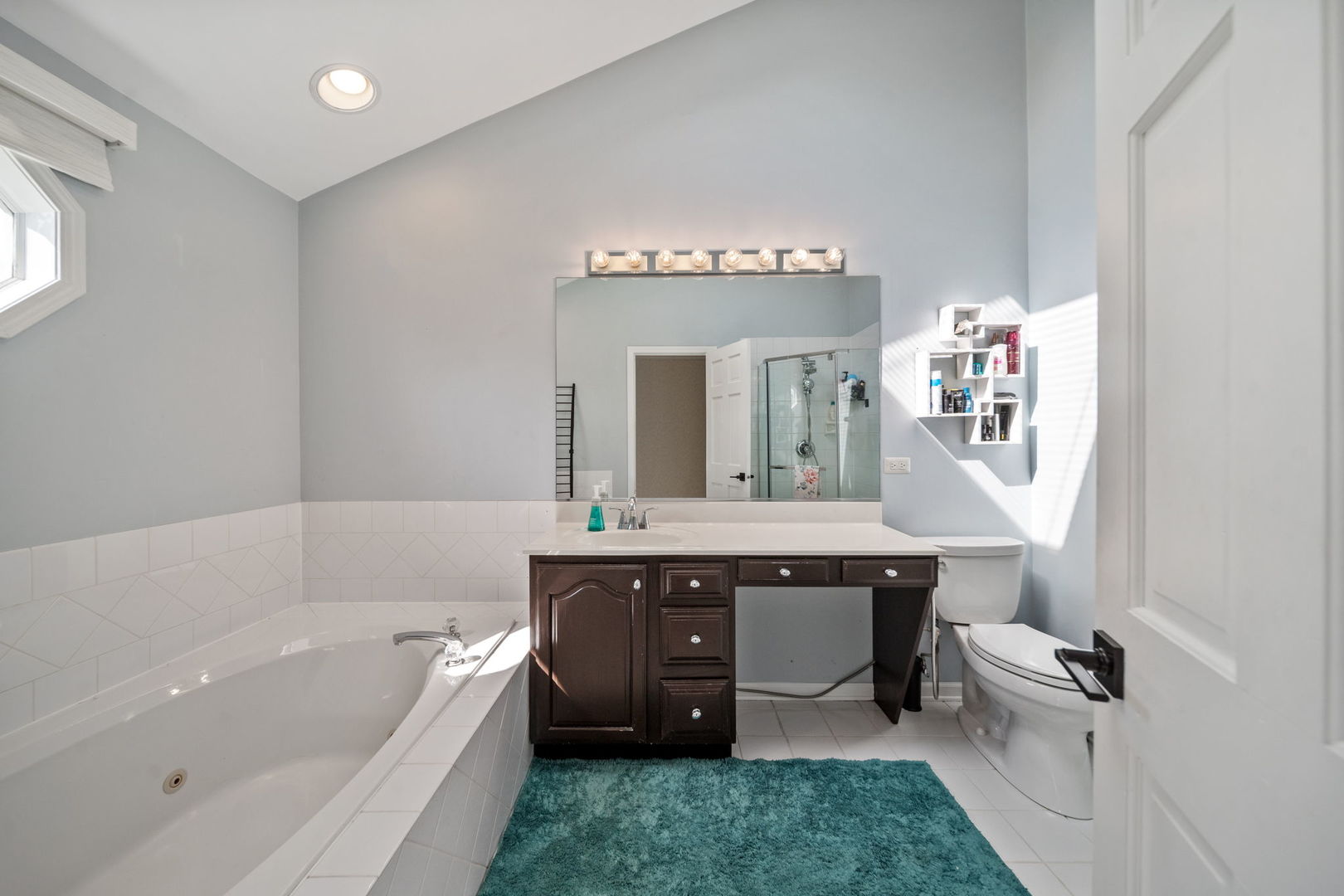 892 Somerset Drive, Carol Stream, IL 60188