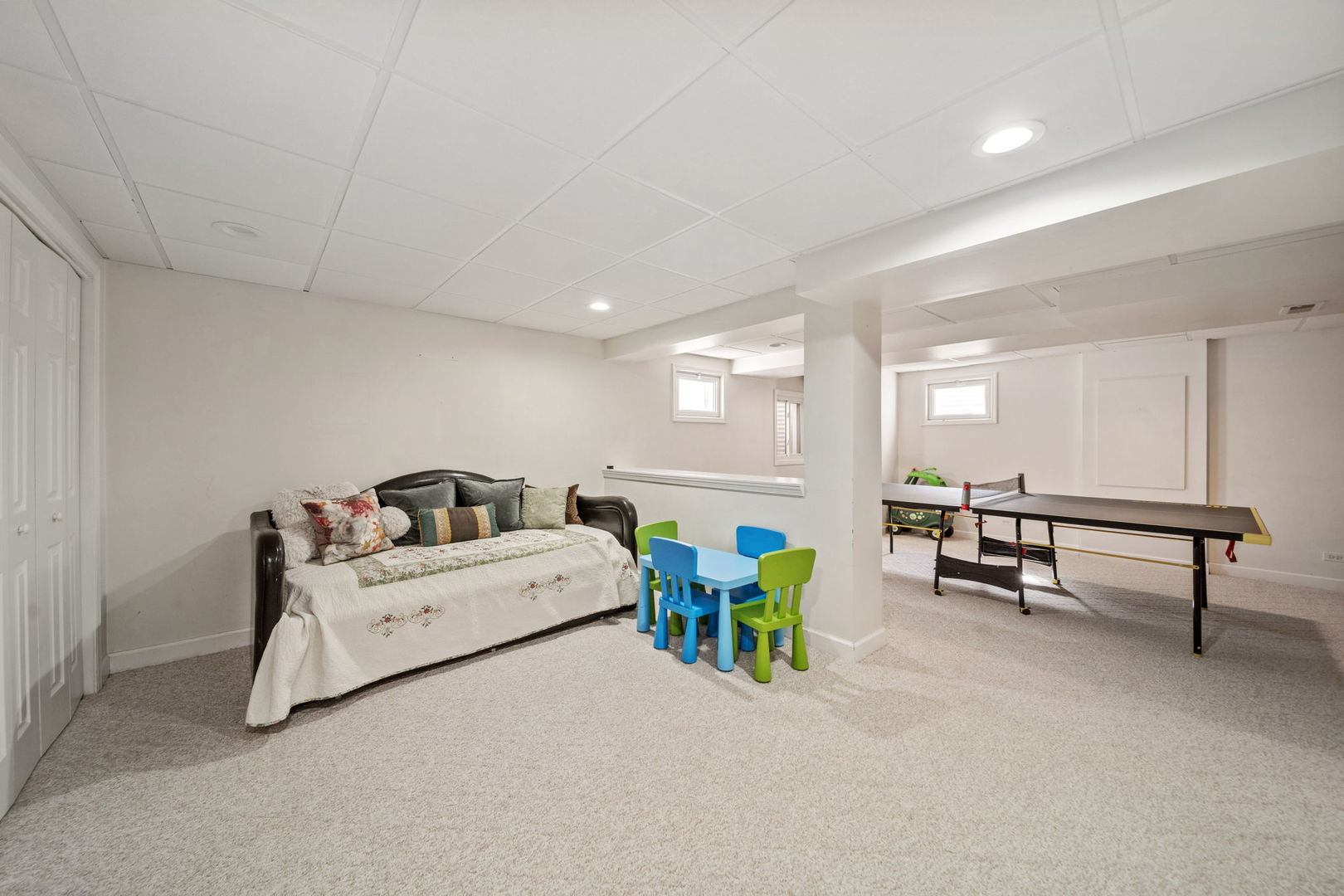 892 Somerset Drive, Carol Stream, IL 60188