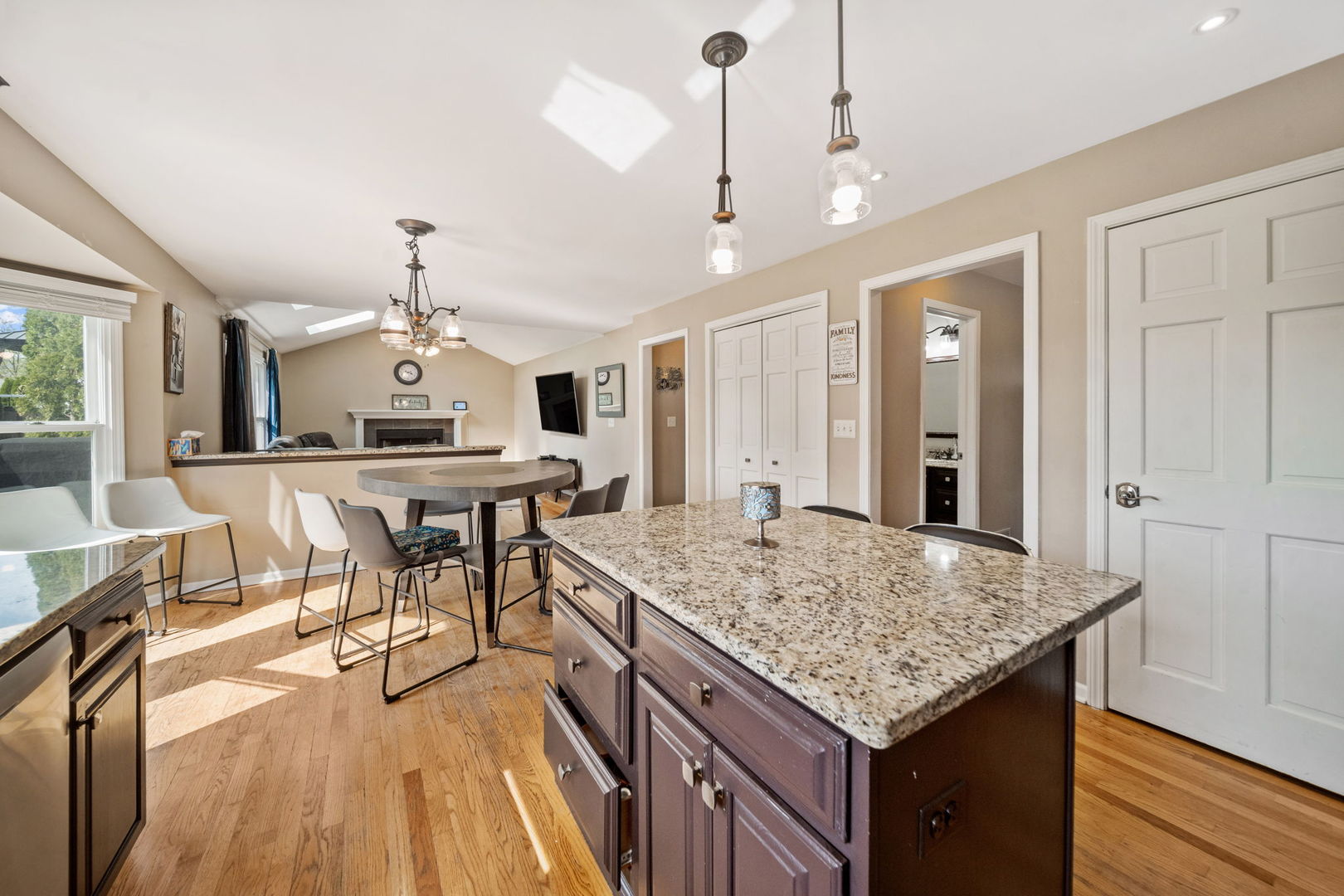 892 Somerset Drive, Carol Stream, IL 60188