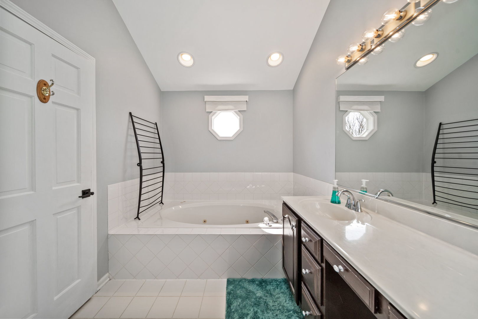 892 Somerset Drive, Carol Stream, IL 60188