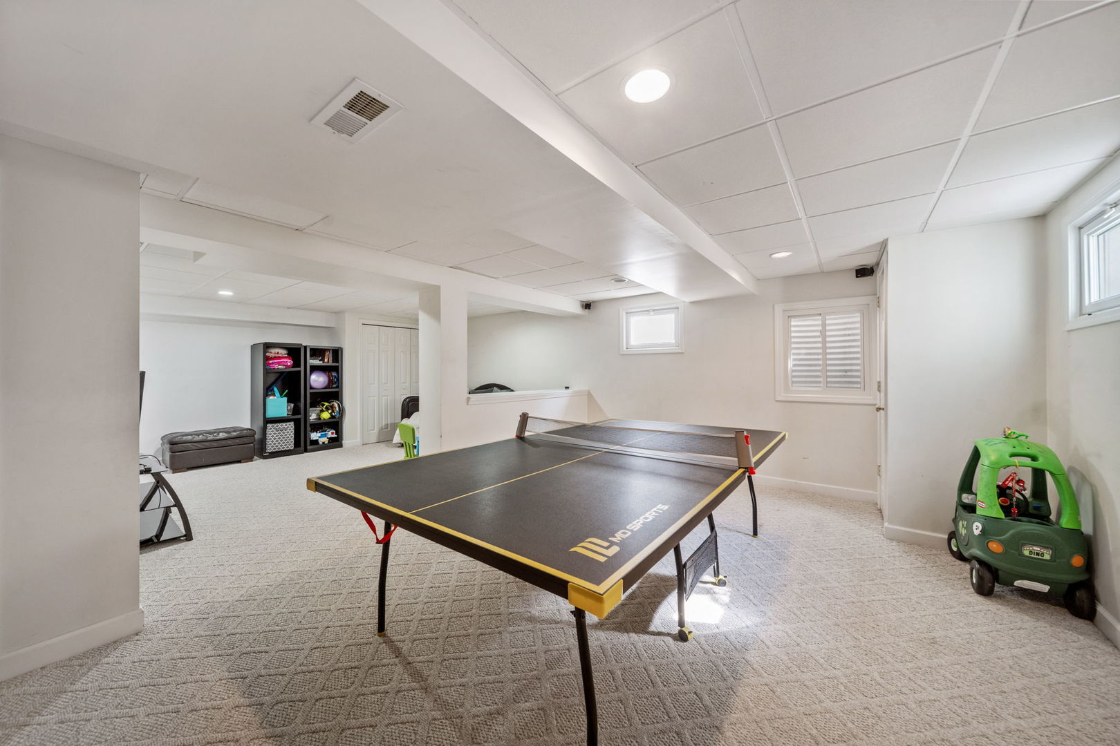 892 Somerset Drive, Carol Stream, IL 60188