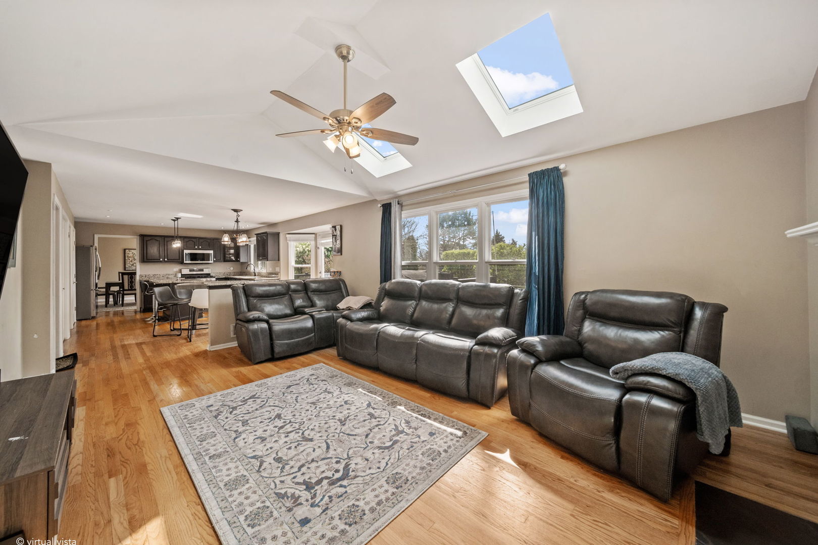 892 Somerset Drive, Carol Stream, IL 60188