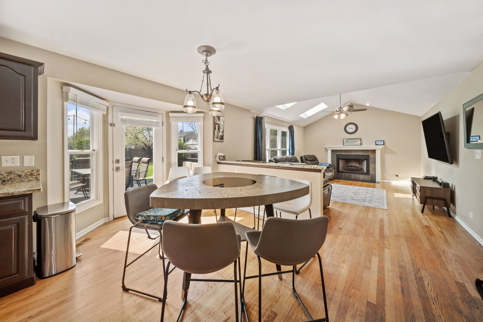 892 Somerset Drive, Carol Stream, IL 60188