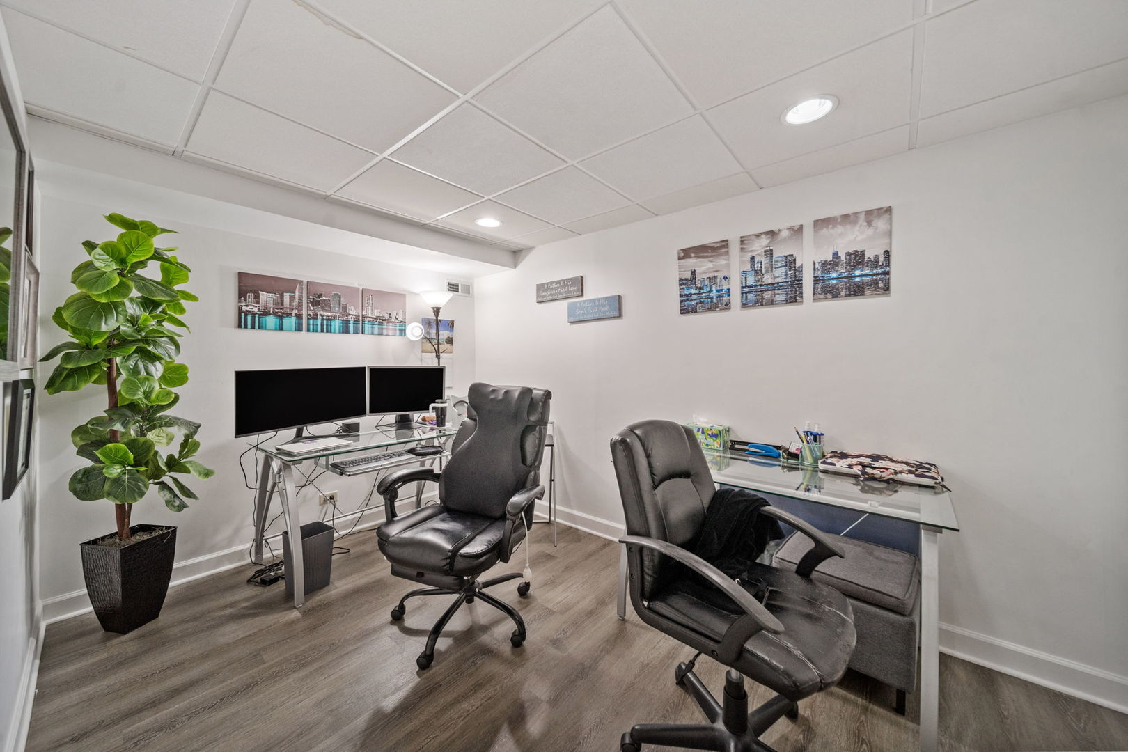 892 Somerset Drive, Carol Stream, IL 60188