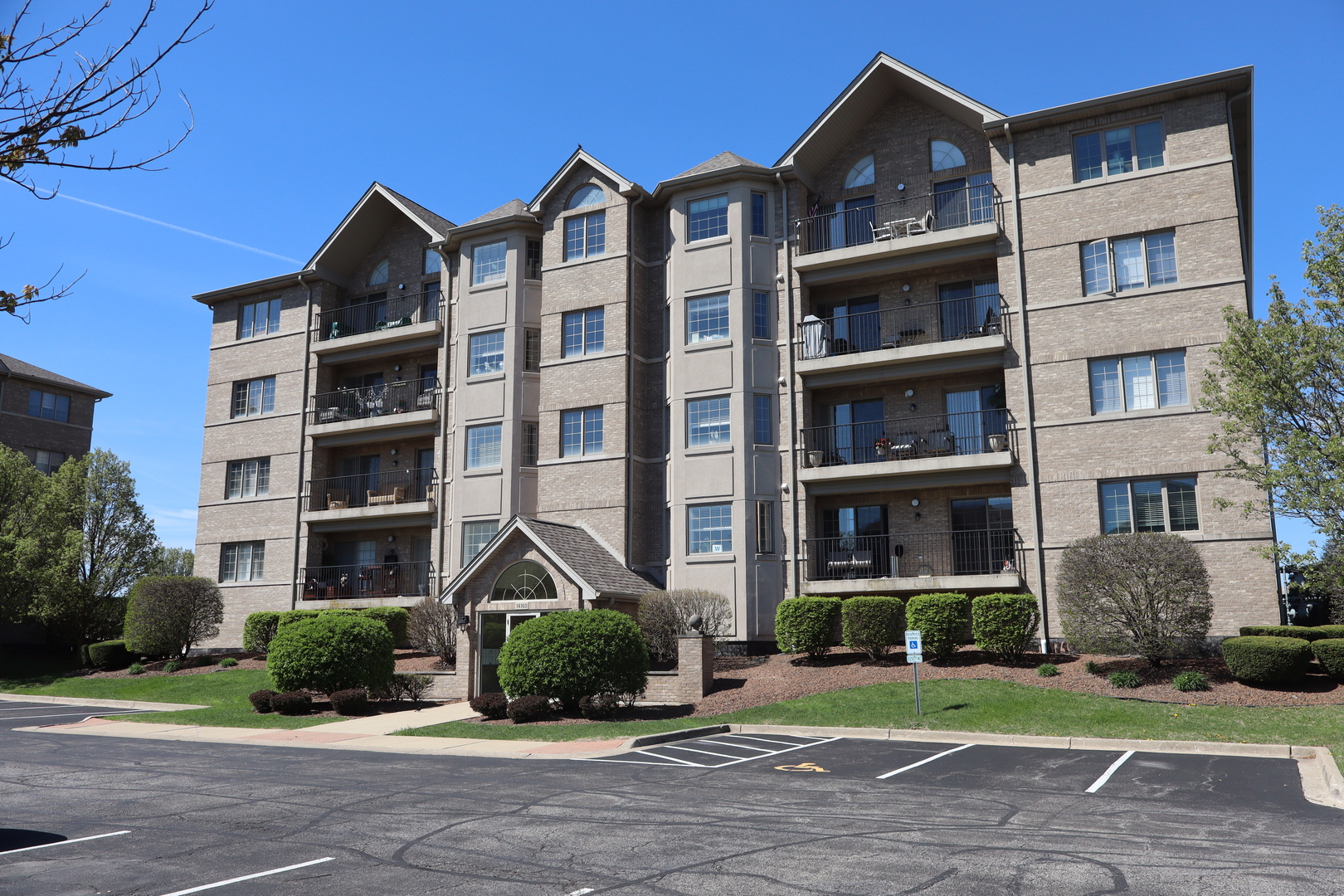 14160 SHEFFIELD Drive #404, Homer Glen, IL 60491