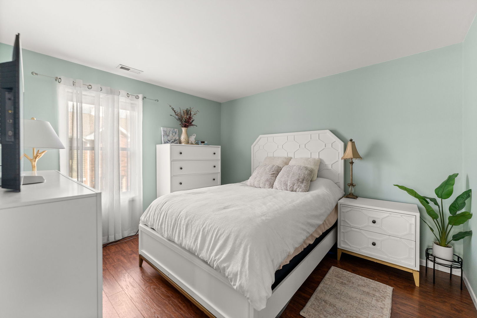 1332 McDowell Road #201, Naperville, IL 60563