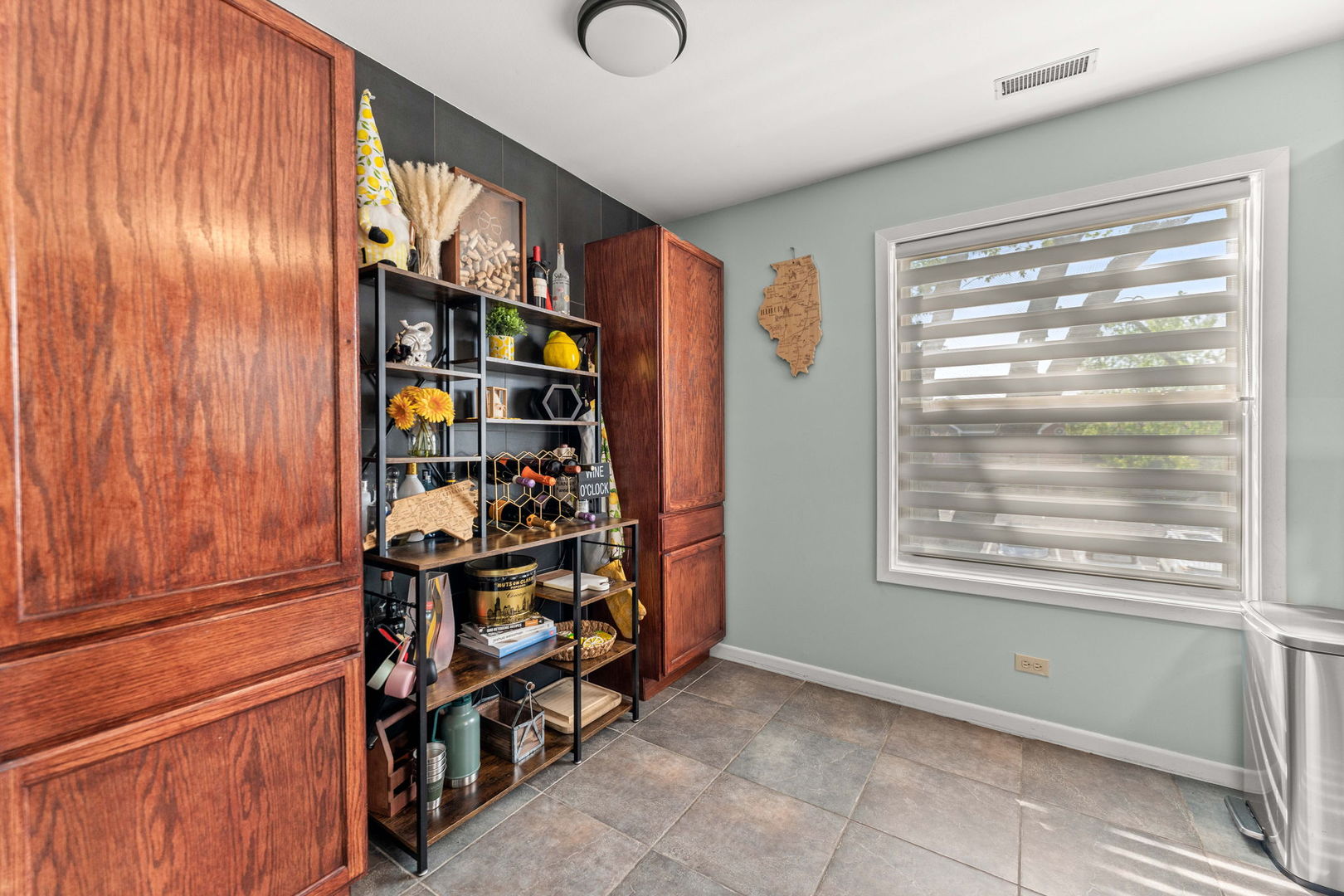 1332 McDowell Road #201, Naperville, IL 60563