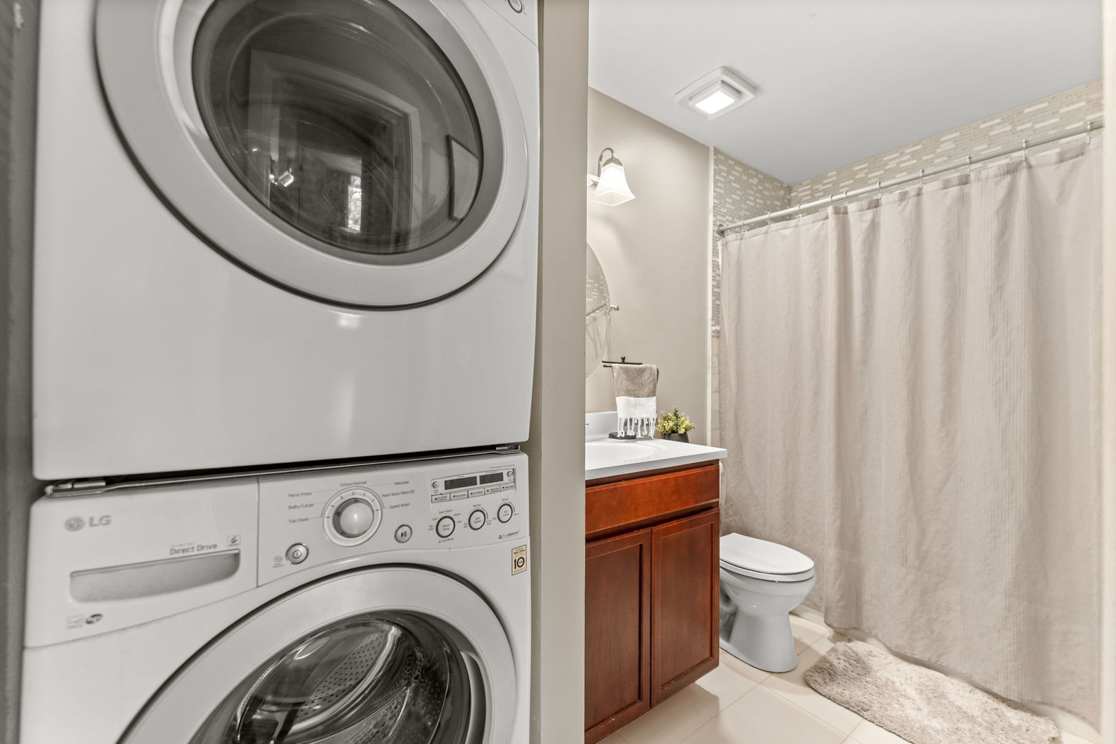 1332 McDowell Road #201, Naperville, IL 60563