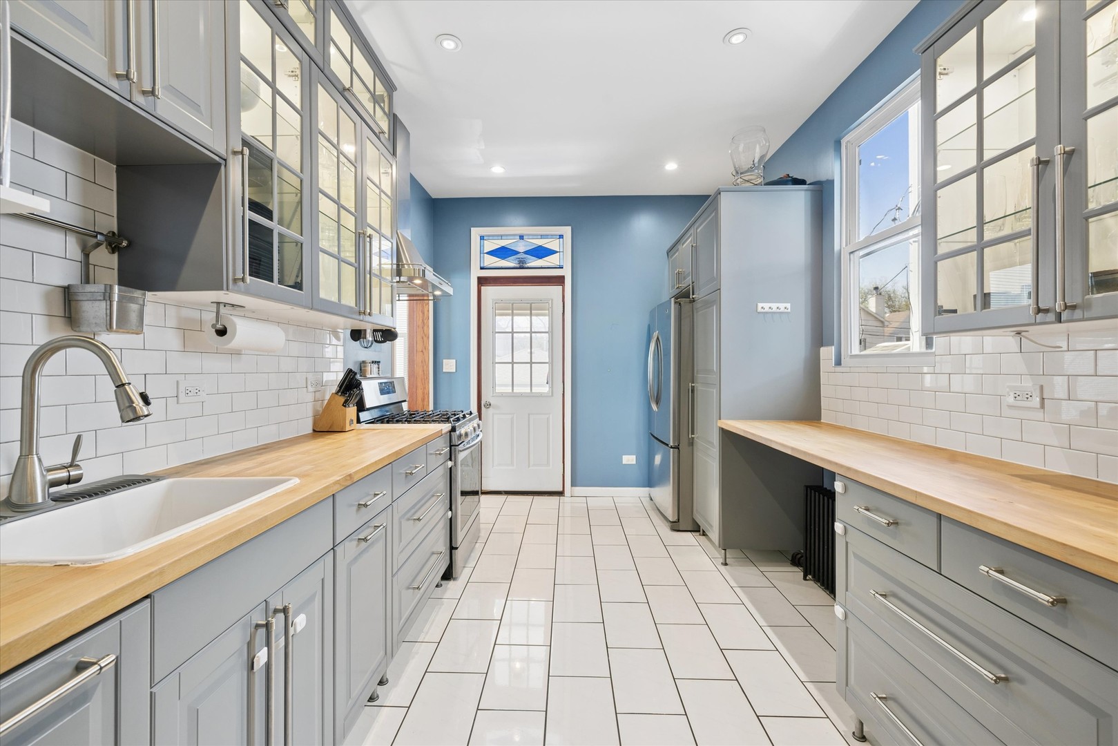 2228 N Central Park Avenue, Chicago, IL 60647