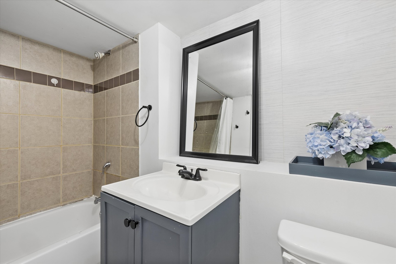 2228 N Central Park Avenue, Chicago, IL 60647