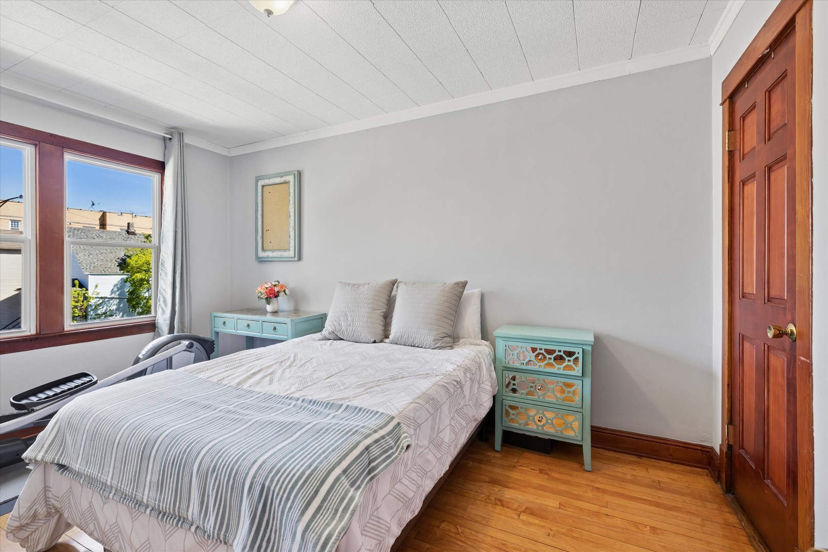 2228 N Central Park Avenue, Chicago, IL 60647