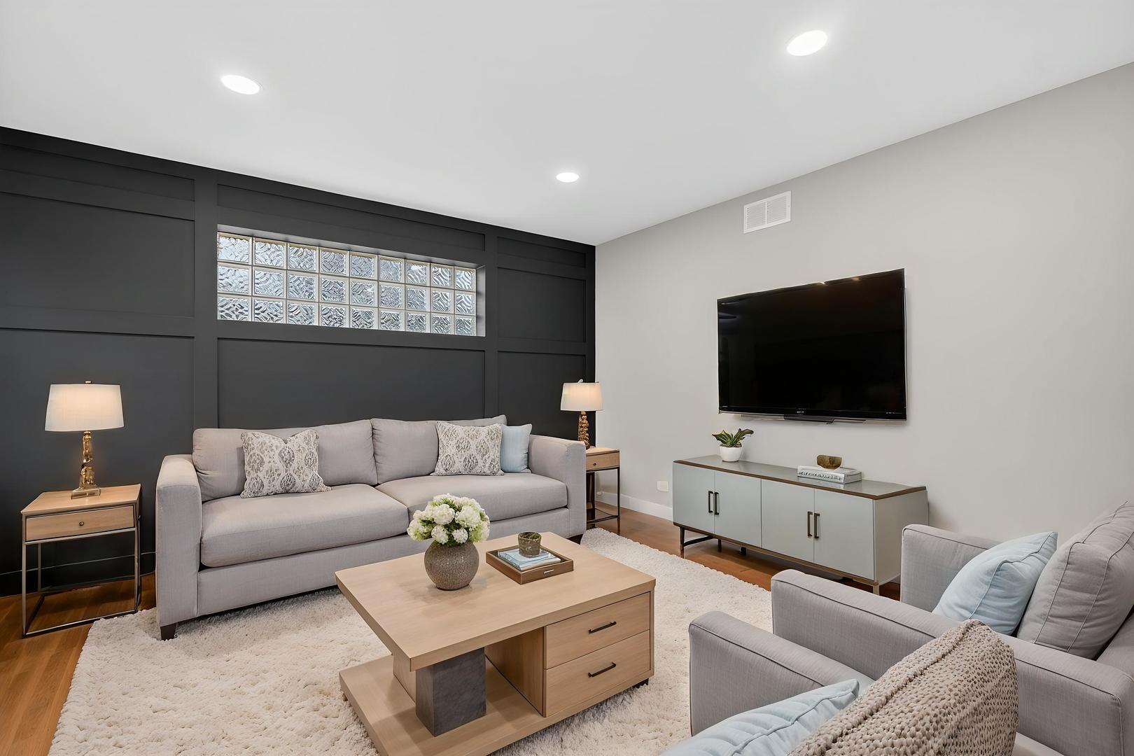 6025 W 55th Street, Chicago, IL 60638