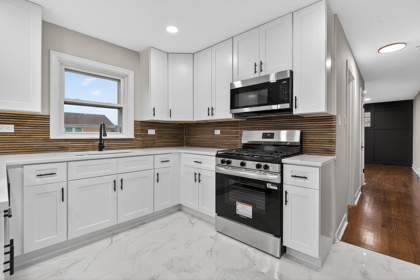 6025 W 55th Street, Chicago, IL 60638