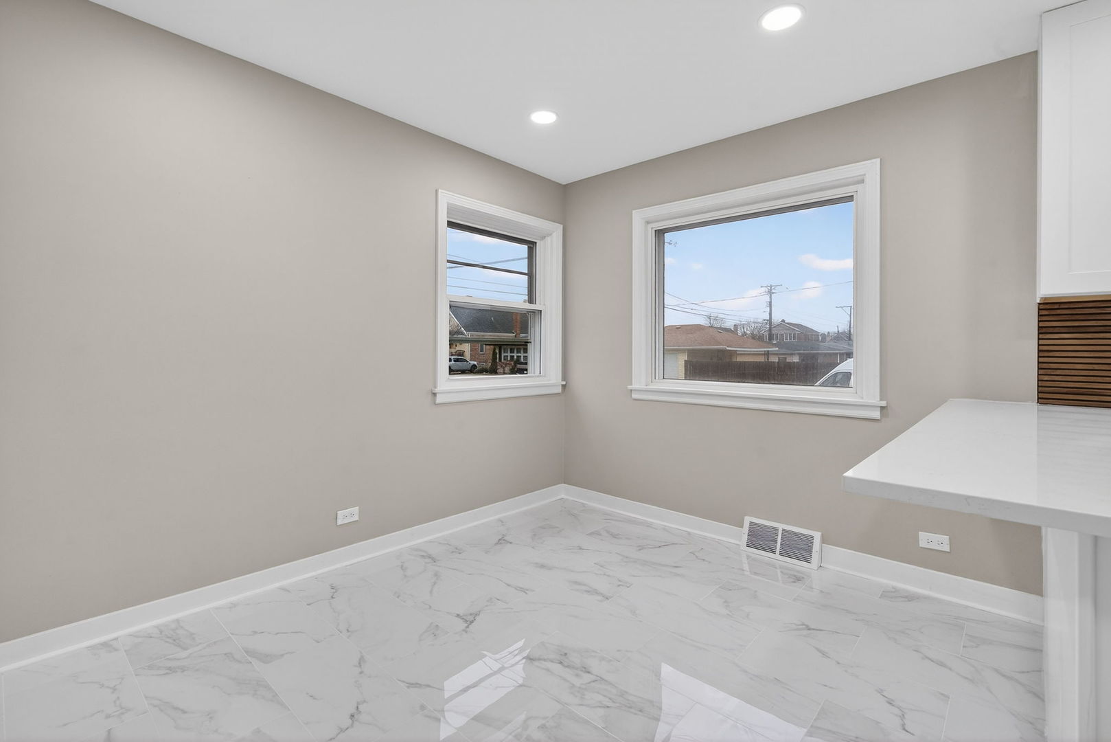 6025 W 55th Street, Chicago, IL 60638