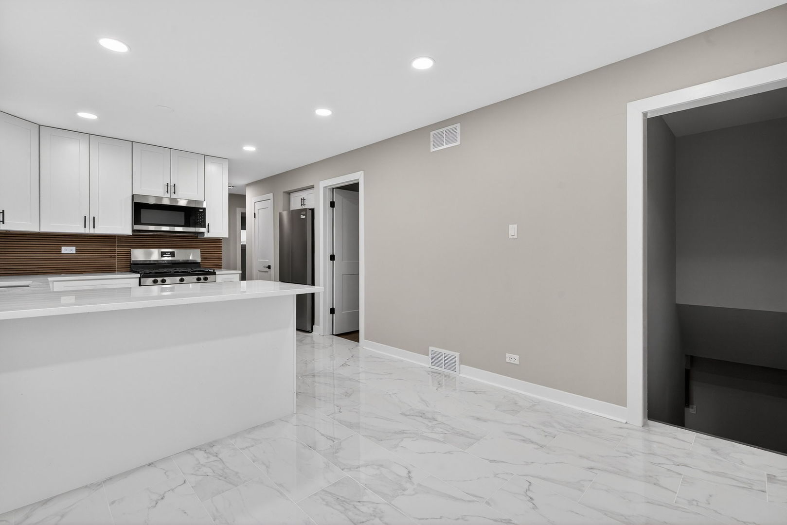 6025 W 55th Street, Chicago, IL 60638