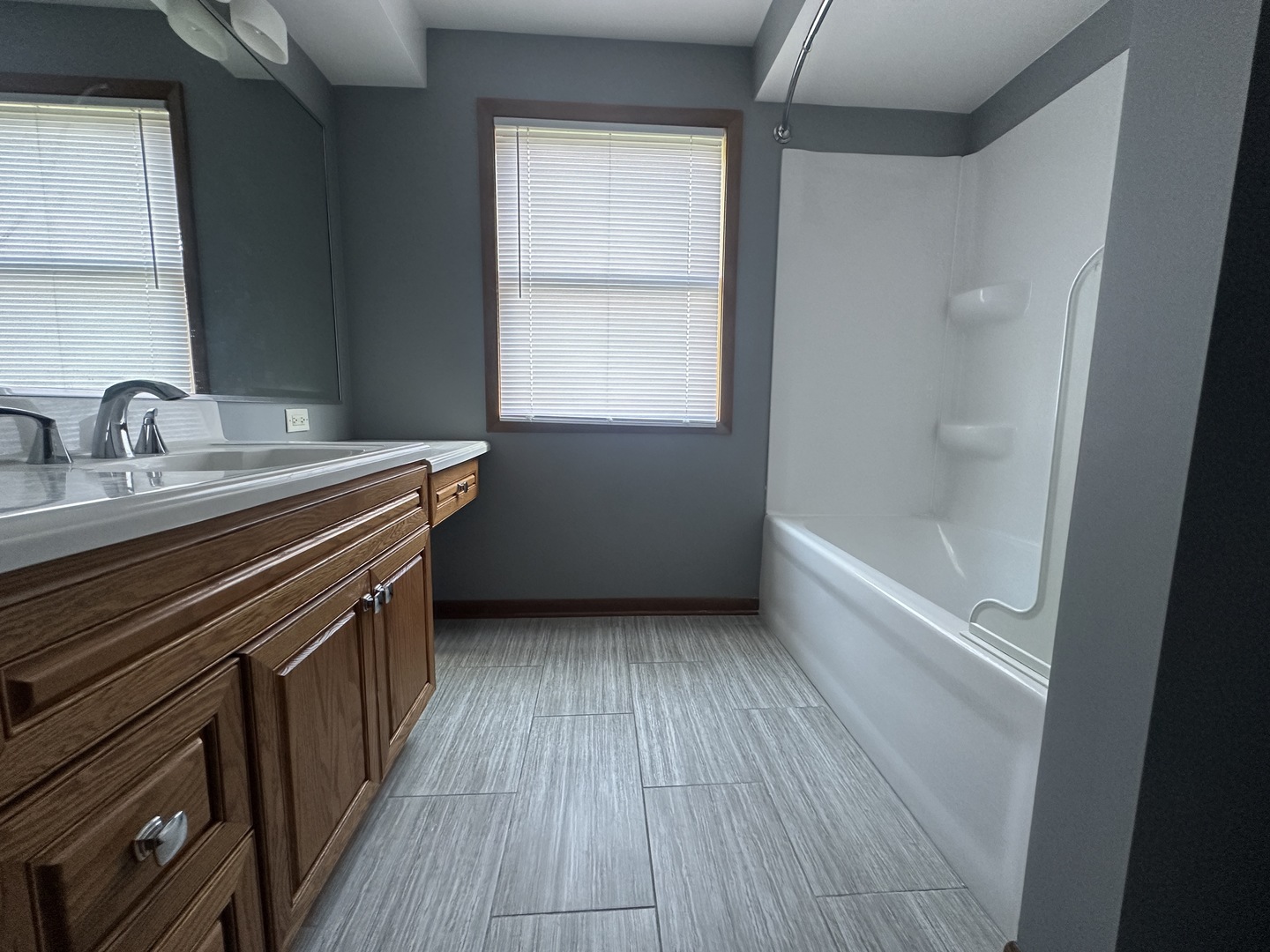 8 Gk Lane, Lincolnshire, IL 60069