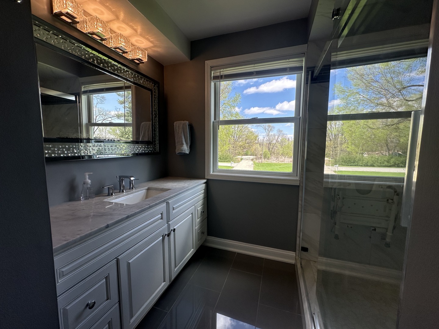 8 Gk Lane, Lincolnshire, IL 60069