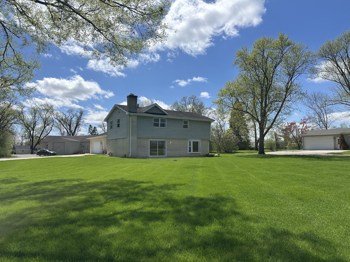 8 Gk Lane, Lincolnshire, IL 60069