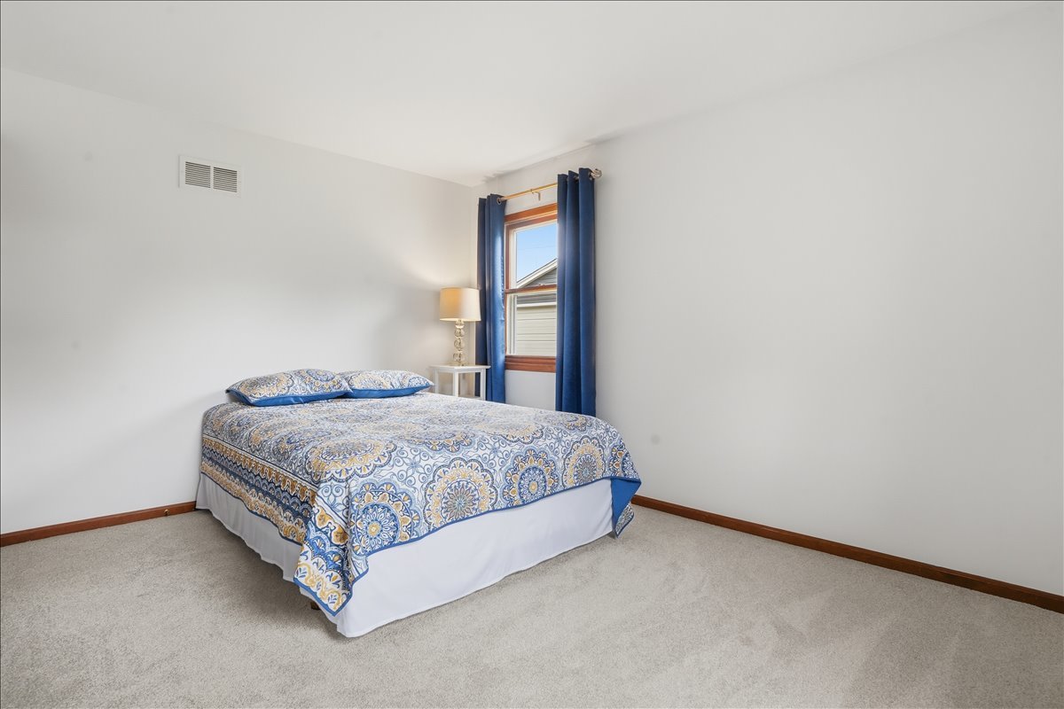 58 N California Avenue, Mundelein, IL 60060