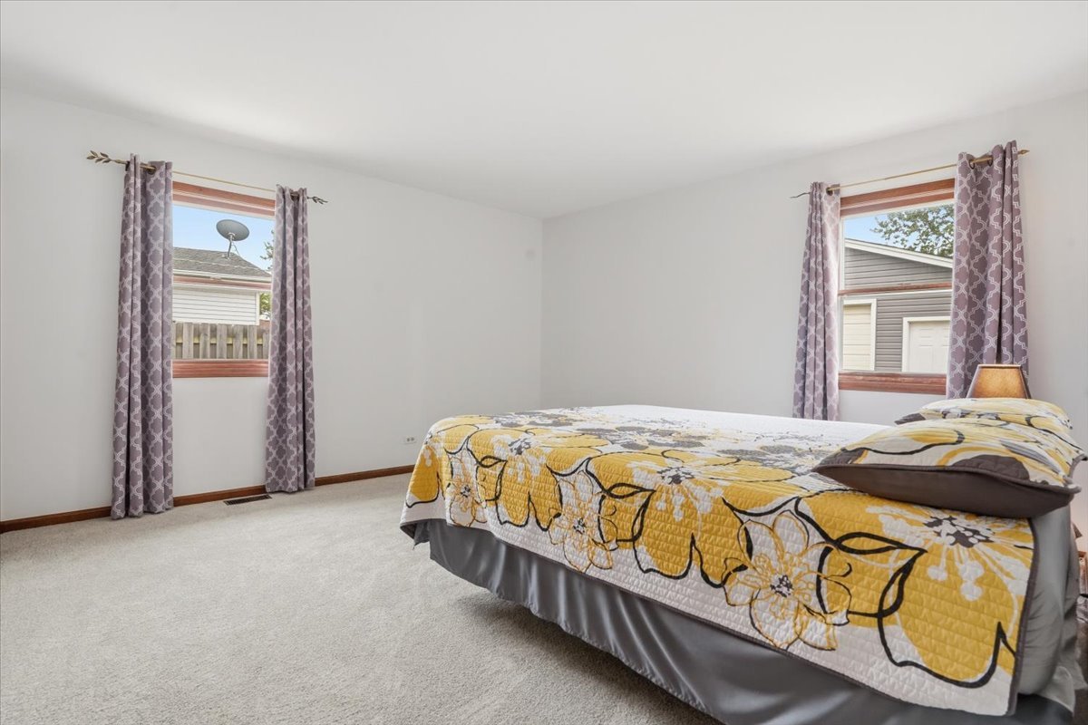 58 N California Avenue, Mundelein, IL 60060