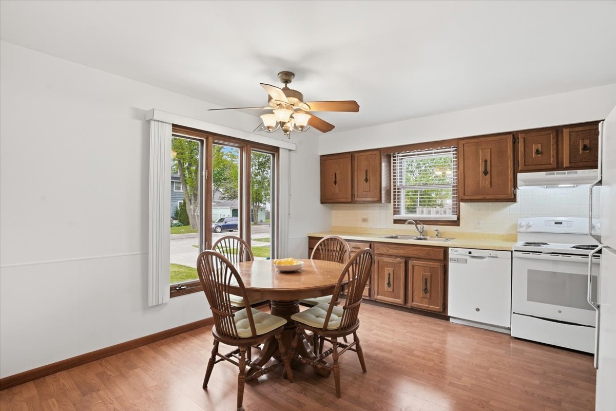 58 N California Avenue, Mundelein, IL 60060