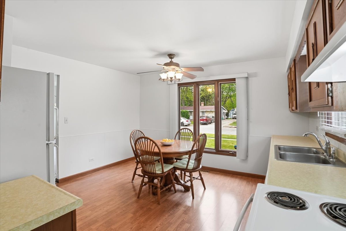 58 N California Avenue, Mundelein, IL 60060
