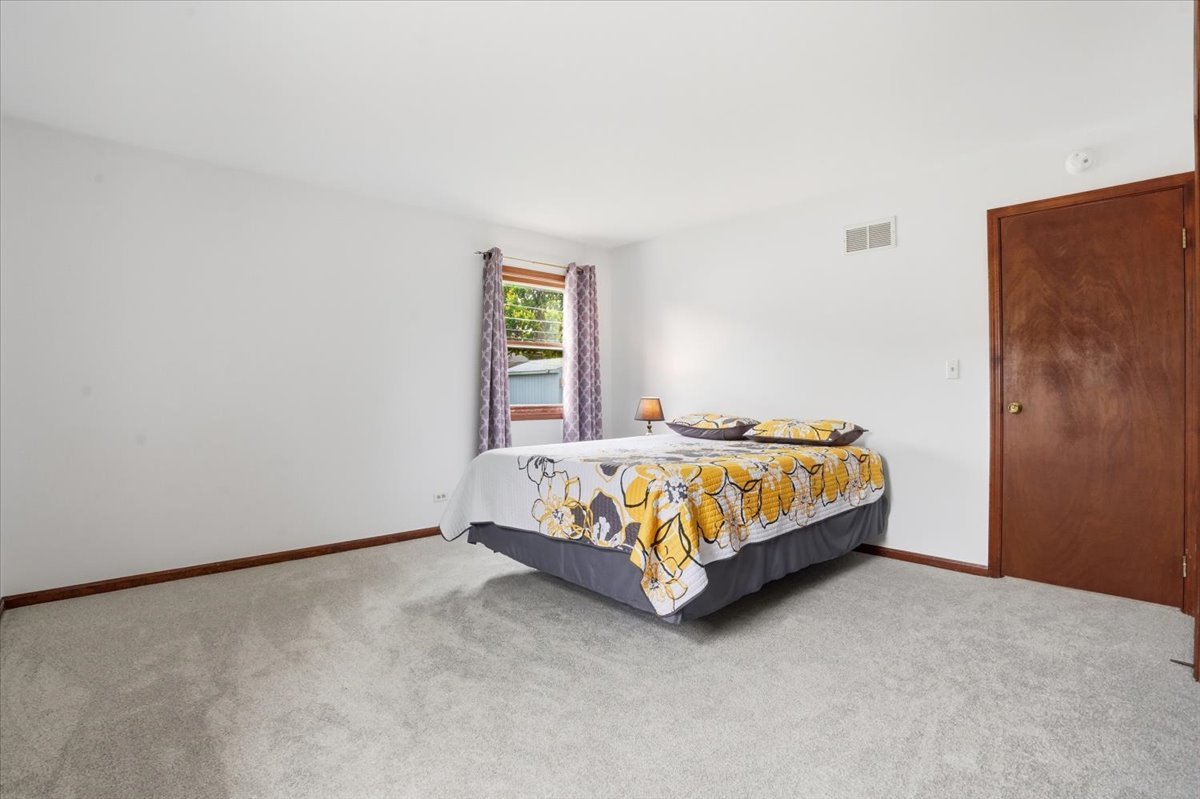 58 N California Avenue, Mundelein, IL 60060