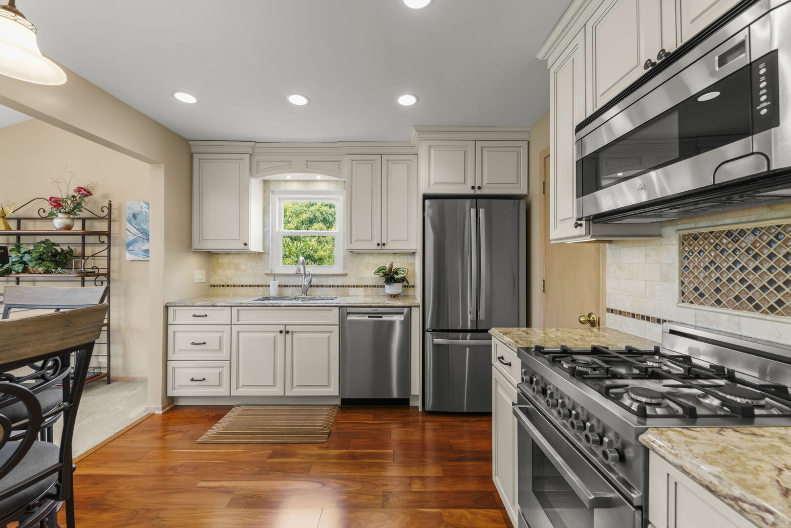 2865 Meadow Lane #v2, Schaumburg, IL 60193