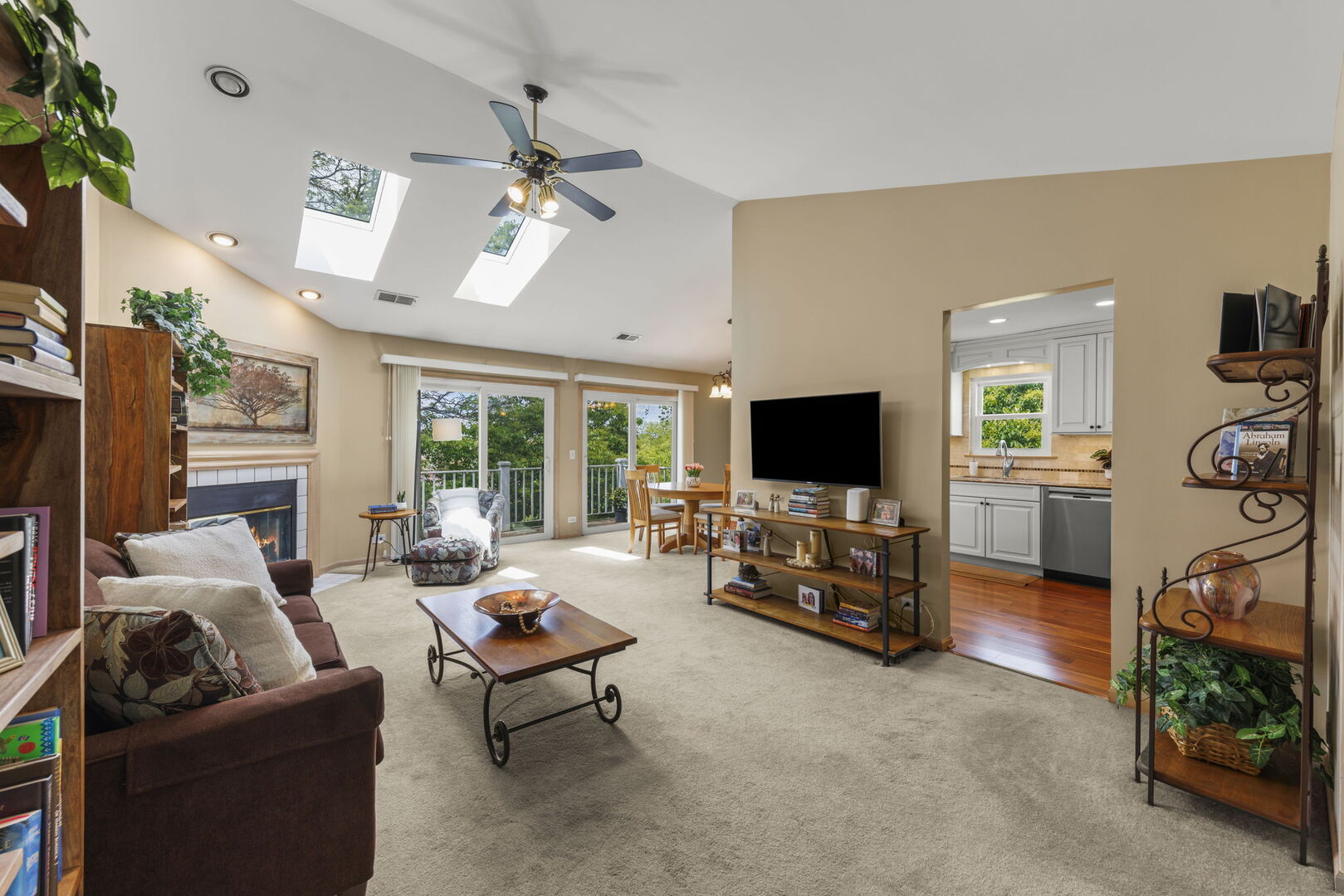2865 Meadow Lane #v2, Schaumburg, IL 60193