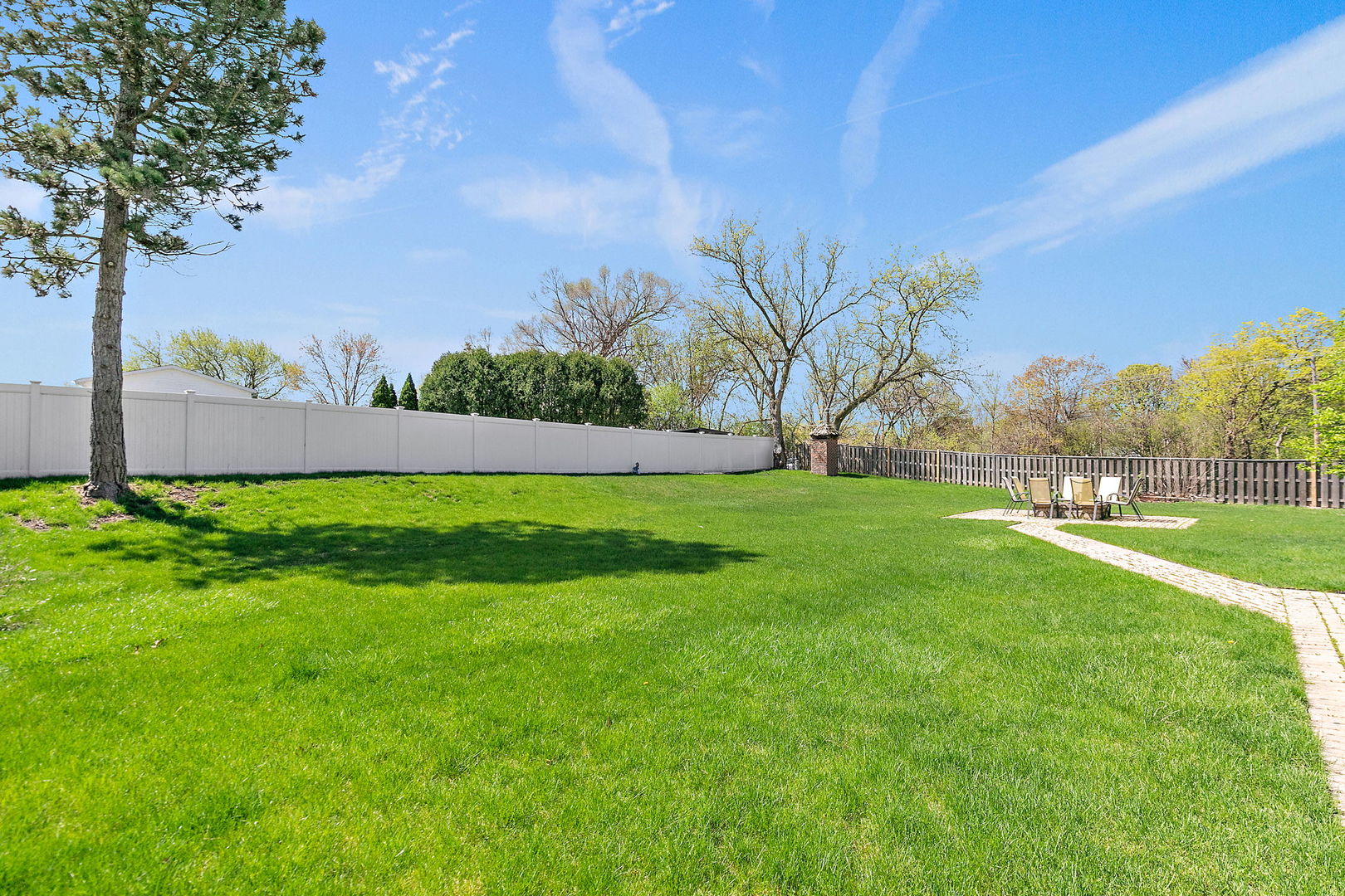 1363 W Saint James Court, Palatine, IL 60067