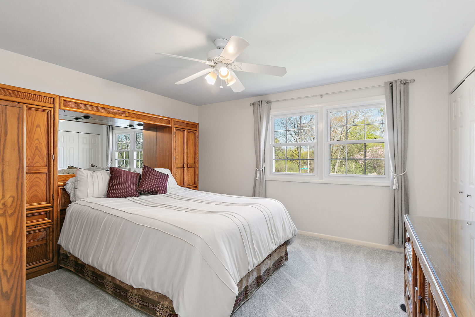 1363 W Saint James Court, Palatine, IL 60067