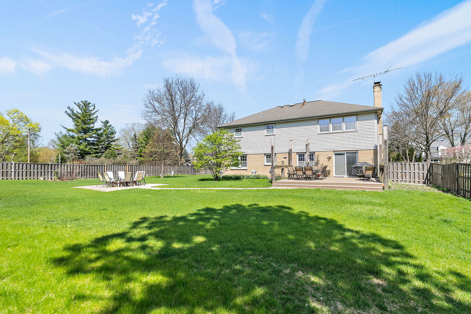 1363 W Saint James Court, Palatine, IL 60067