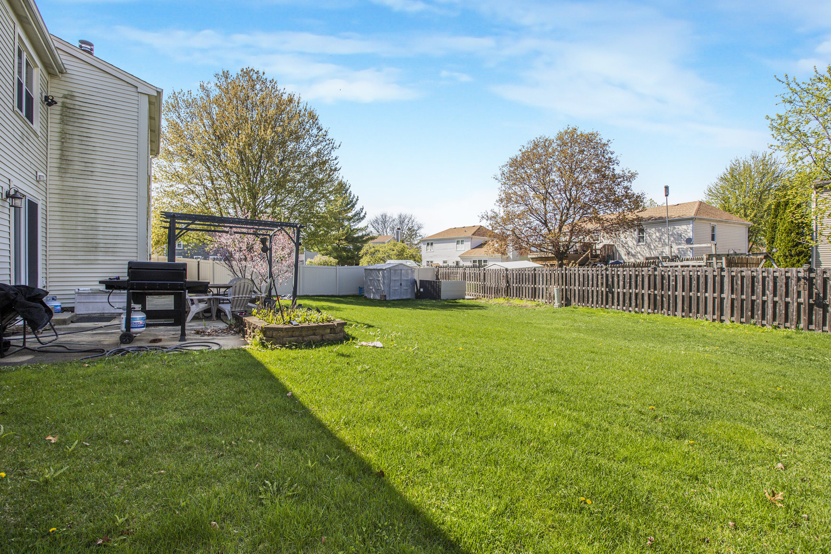 1300 Pembrook Circle, Roselle, IL 60172