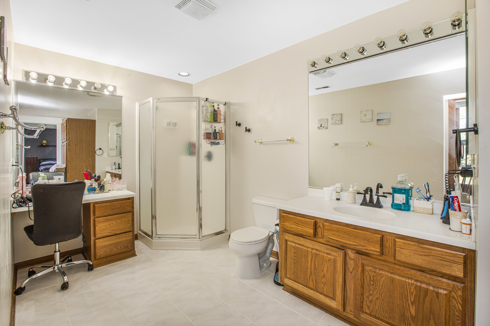 1300 Pembrook Circle, Roselle, IL 60172