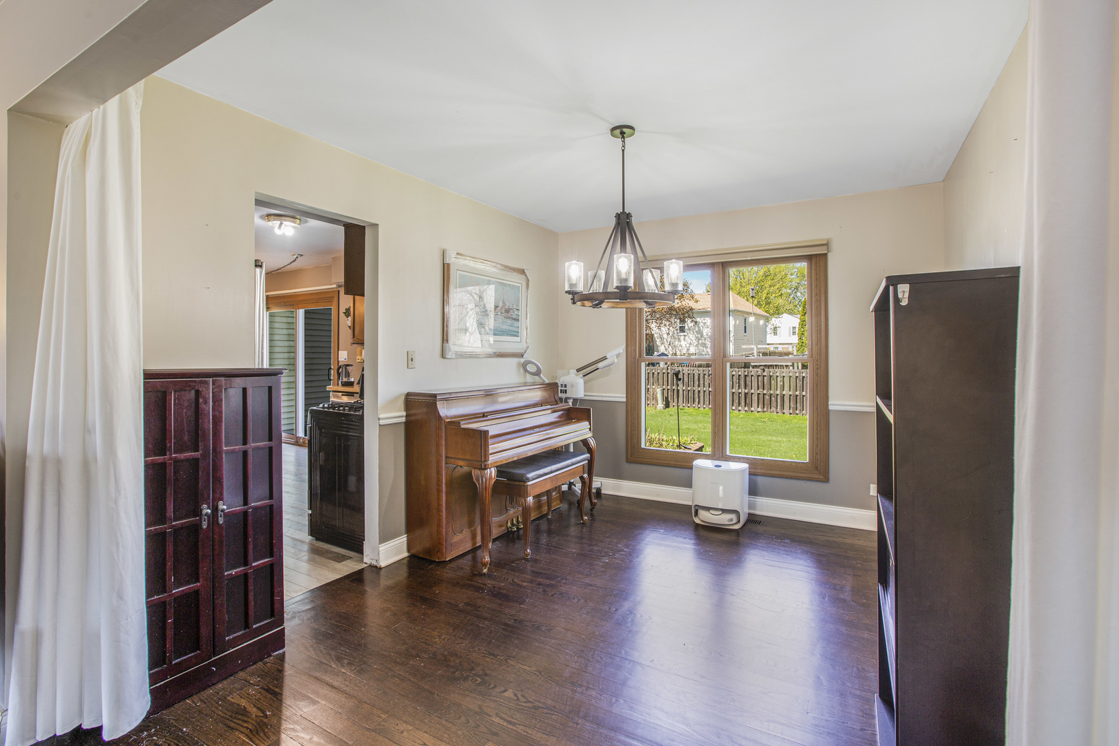 1300 Pembrook Circle, Roselle, IL 60172